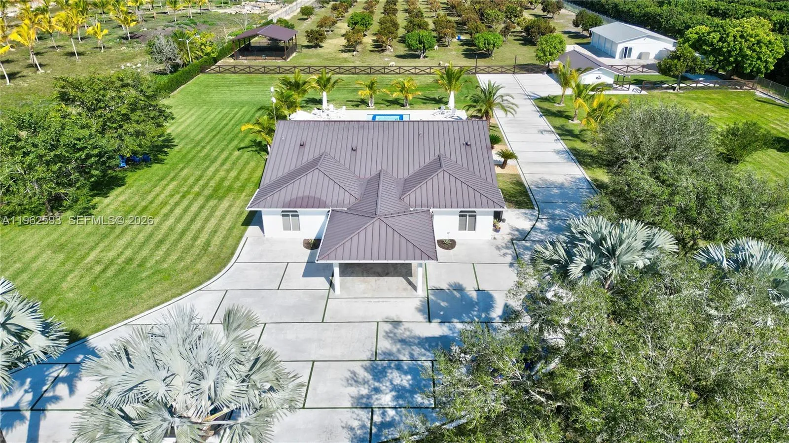 5 bedroom 4 bath for sale at 20407 SW 226th St, Miami FL 33170