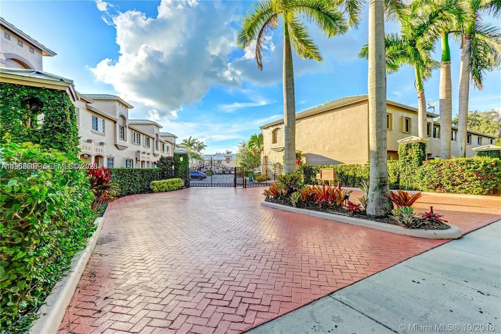 3 bedroom 2 bath for sale at 15800 SW 92nd Ave # 11B, Palmetto Bay FL 33157