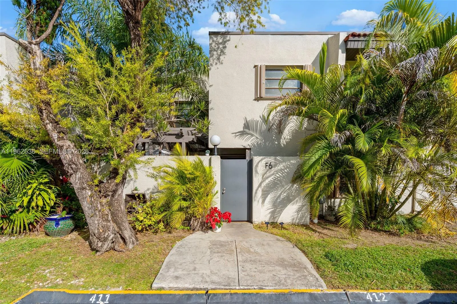 3 bedroom 2 bath for sale at 4726 SW 67th Ave # F6, Miami FL 33155