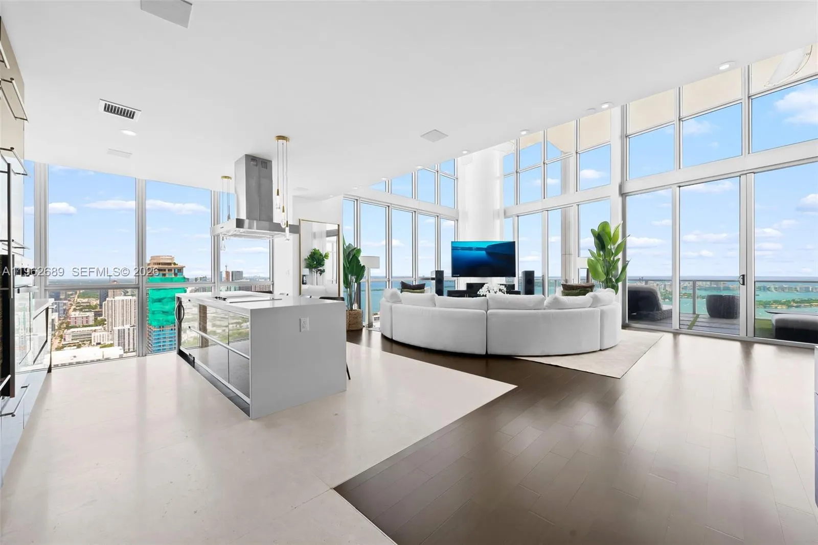 1100 Biscayne Blvd # 5706, Miami FL 33132
