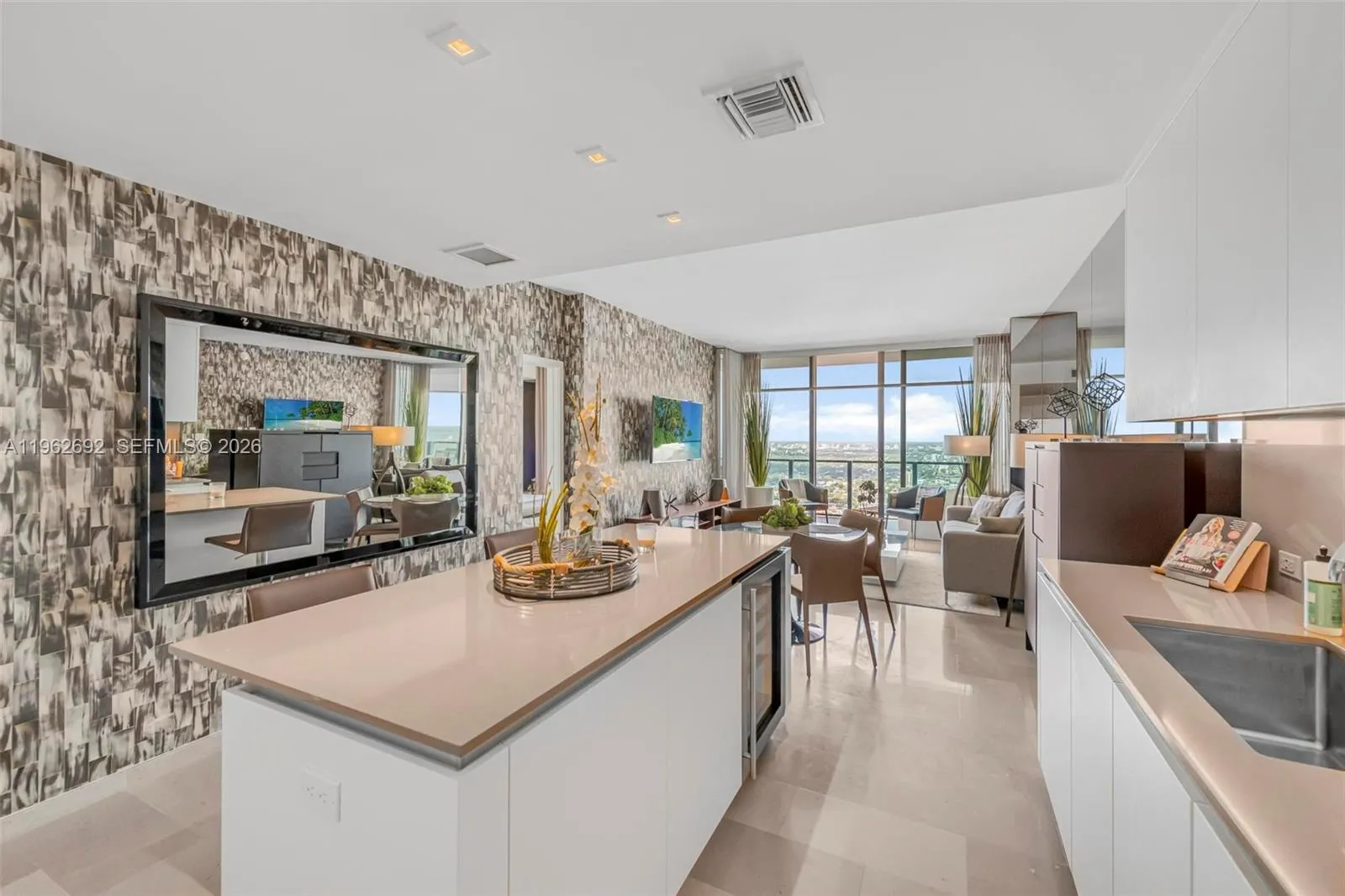 88 SW 7th St # 3806, Miami FL 33130