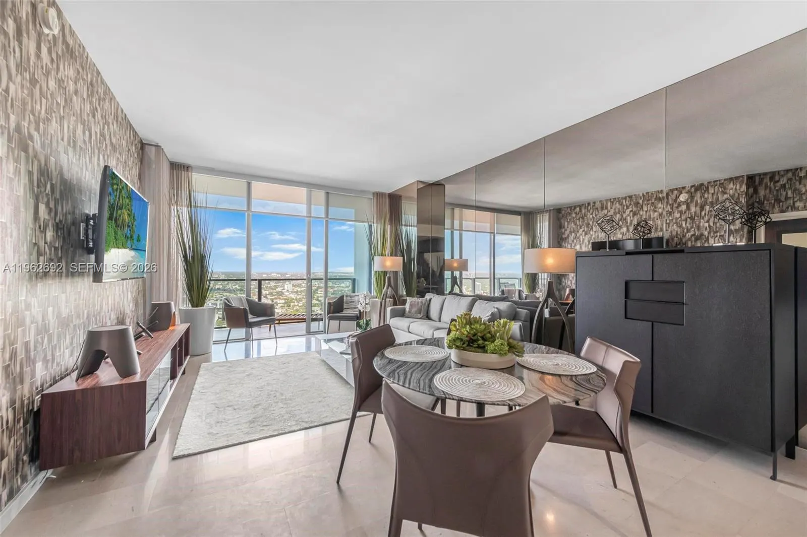 88 SW 7th St # 3806, Miami FL 33130