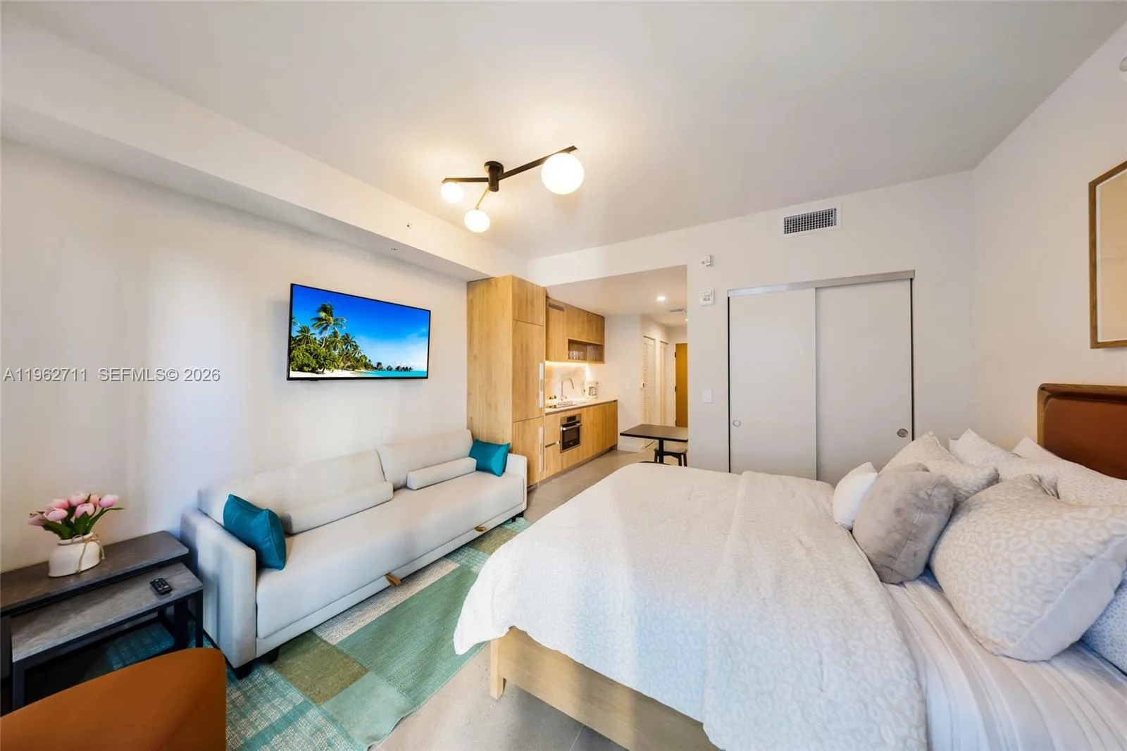 11 NE 6th St # 1208, Miami FL 33132