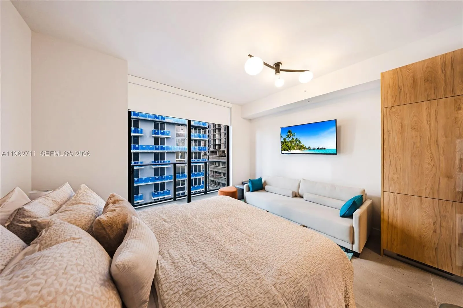 11 NE 6th St # 1208, Miami FL 33132