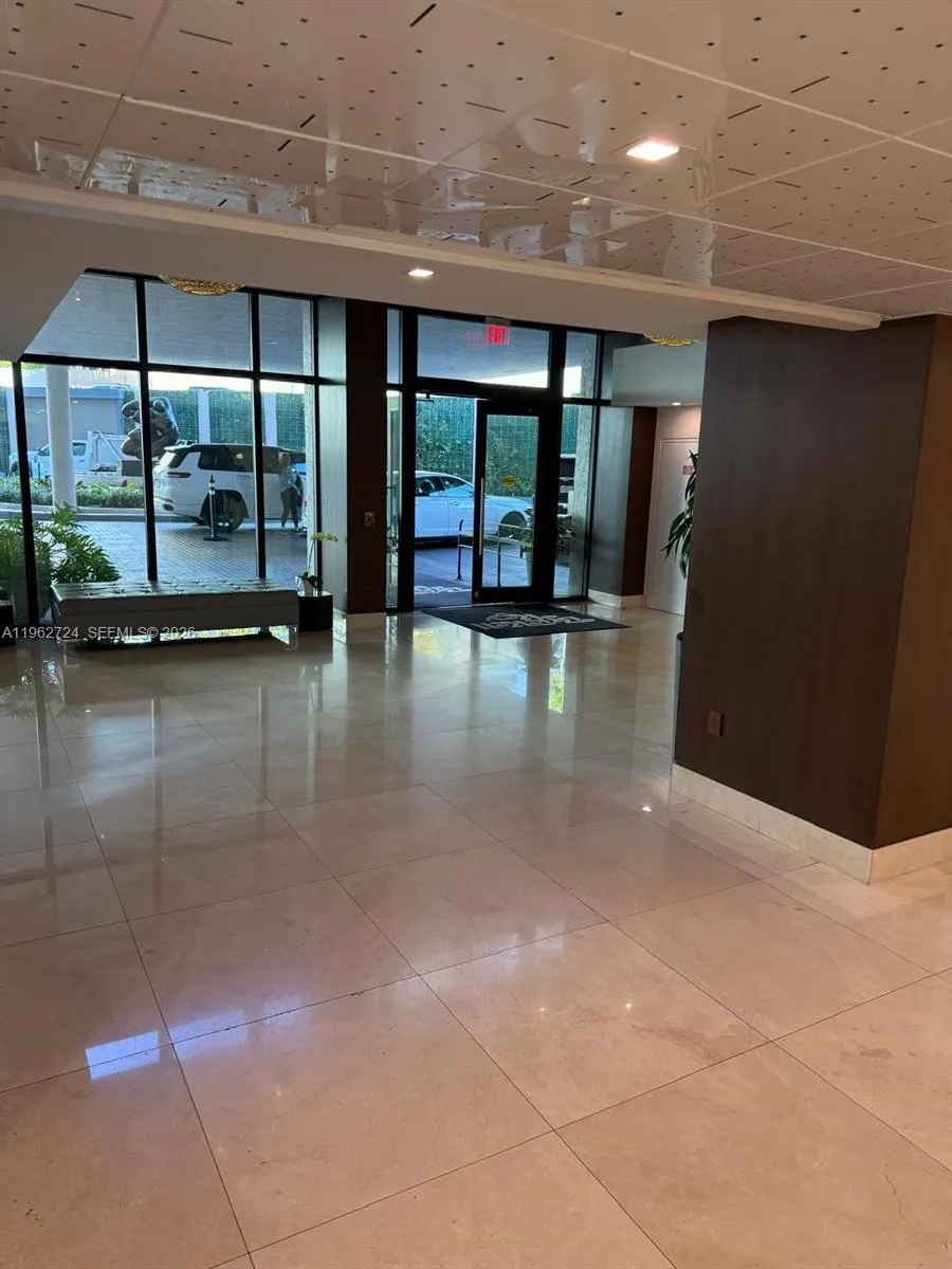 1 bedroom 1 bath for sale at 540 Brickell Key Dr # 1505, Miami FL 33131