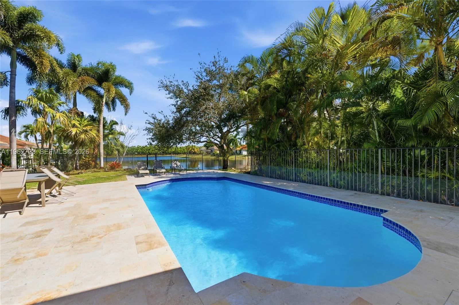 2562 Eagle Run Ln, Weston FL 33327