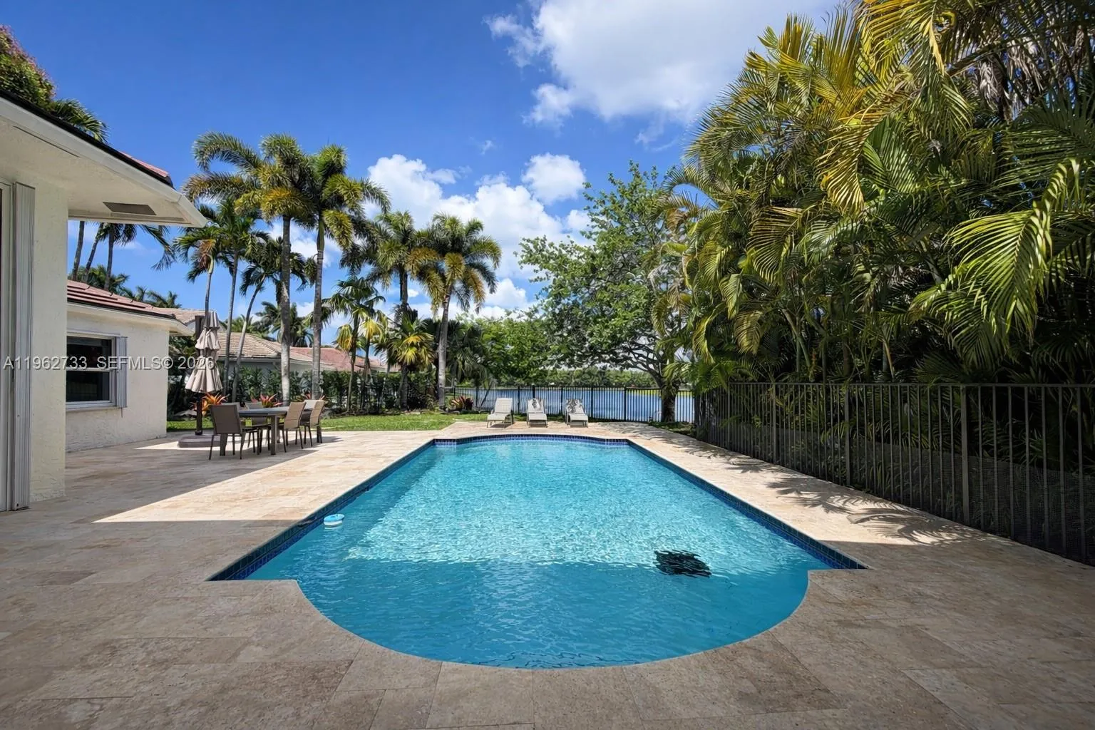2562 Eagle Run Ln, Weston FL 33327
