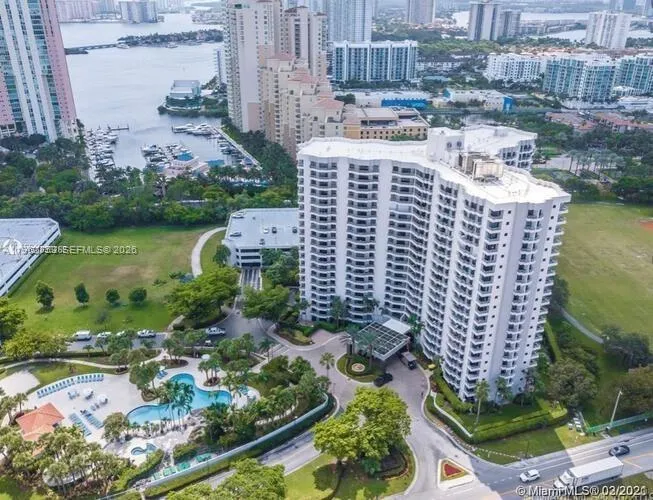 2 bedroom 2 bath for sale at 3300 NE 191st St # 1807, Aventura FL 33180