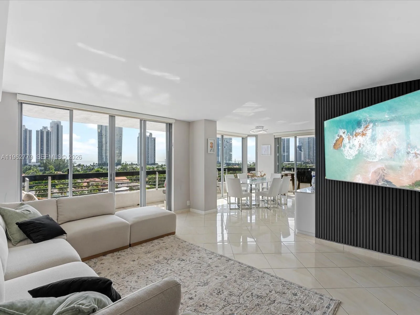 2 bedroom 2 bath for sale at 19195 NE 36th Ct # 1010, Aventura FL 33180