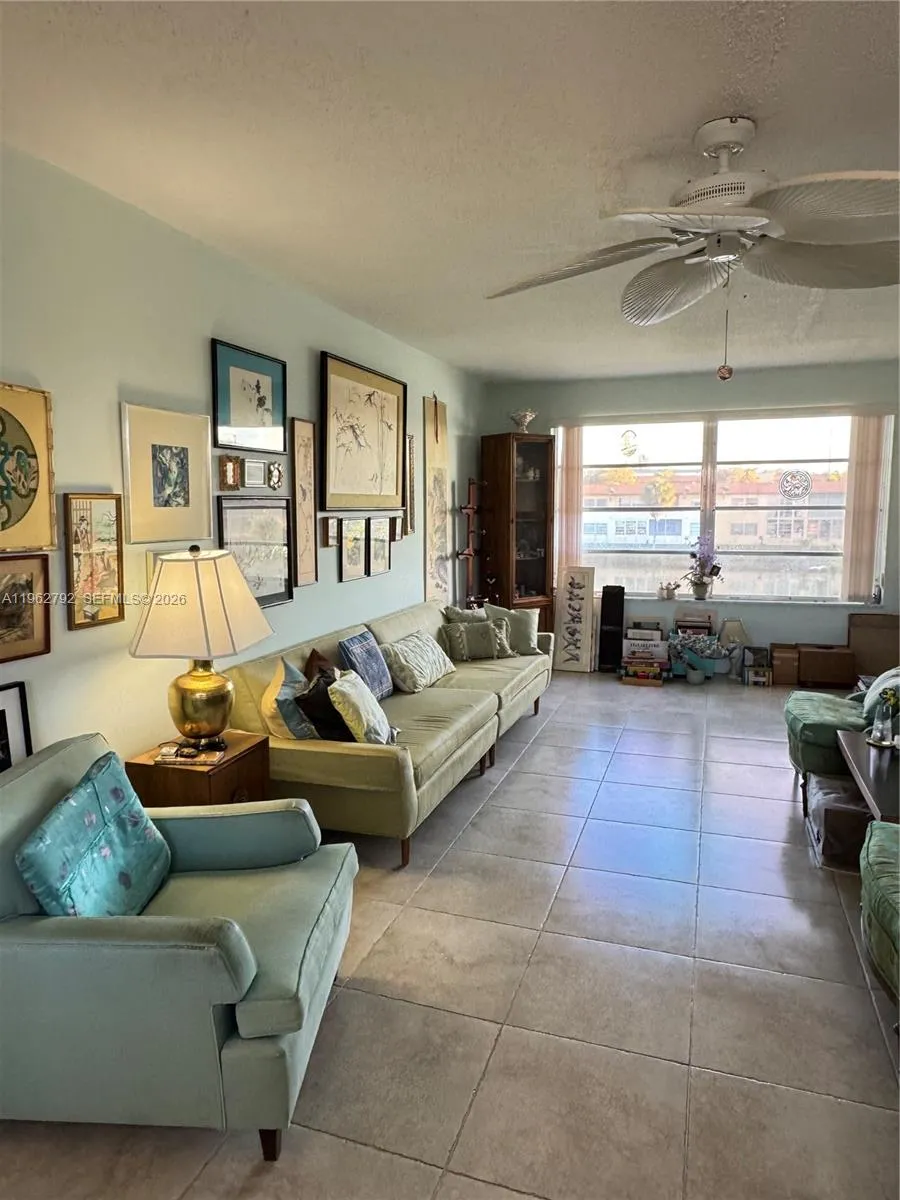 2940 NE 203rd St # C, Aventura FL 33180