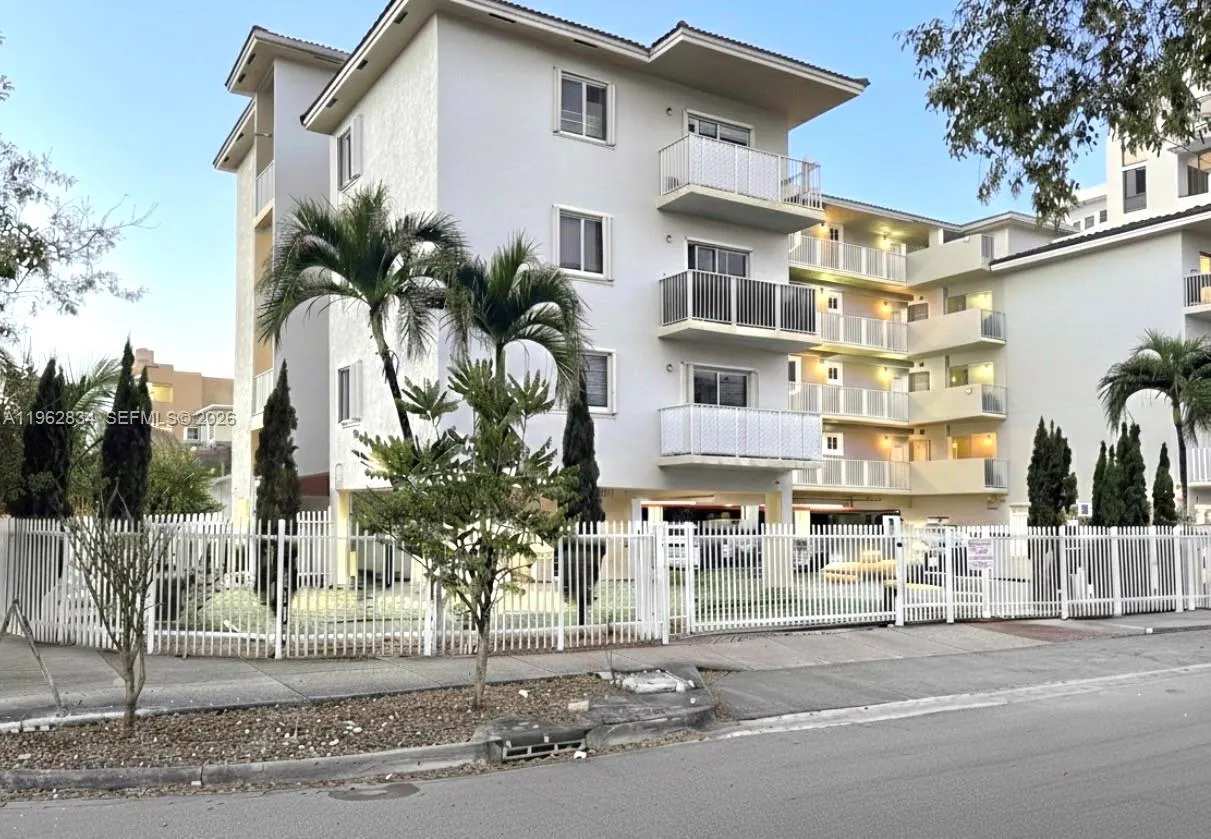 2 bedroom 1 bath for sale at 134 SW 7th Ave # 404, Miami FL 33130