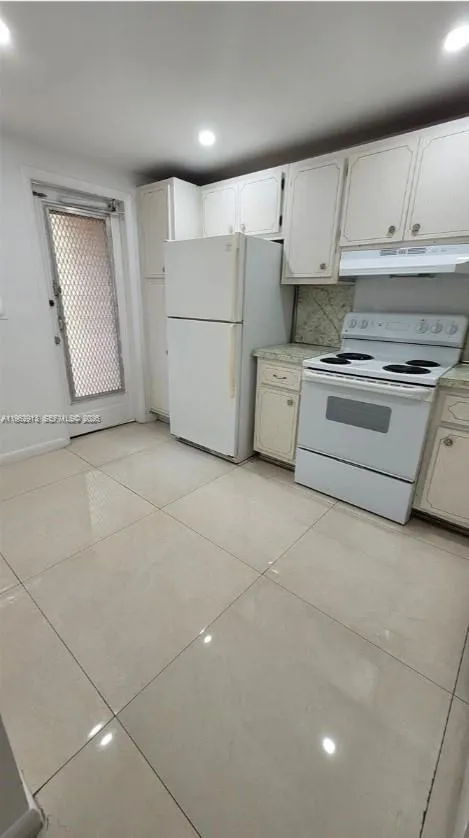 445 NE 195th St # 127, Miami FL 33179