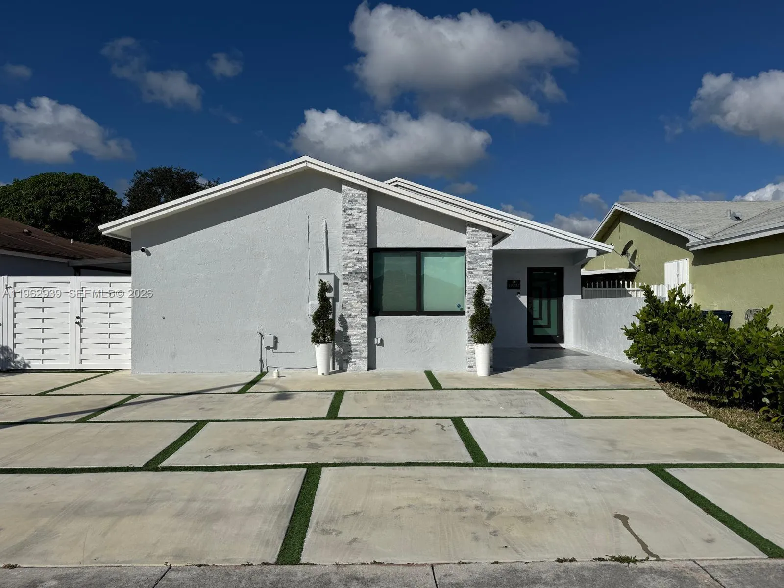 3 bedroom 3 bath for sale at 19234 SW 121st Ct, Miami FL 33177