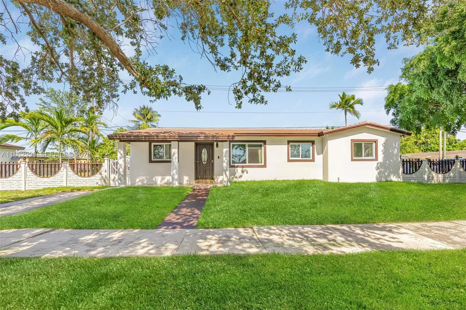 5 bedroom 3 bath for sale at 2901 SW 92nd Ave, Miami FL 33165