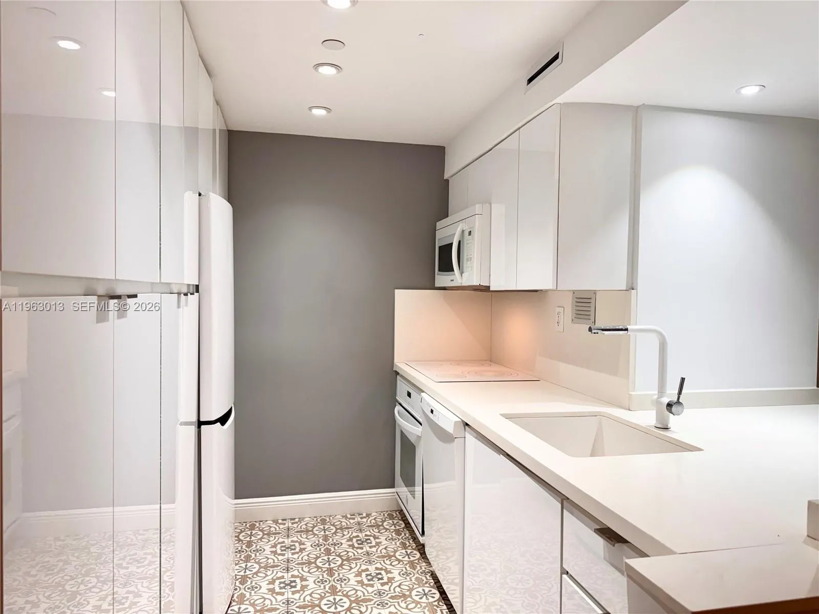 1200 West Ave # 1418, Miami Beach FL 33139