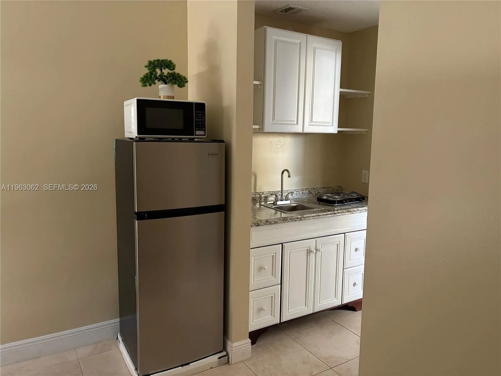2963 Genoa Pl # B, West Palm Beach FL 33406