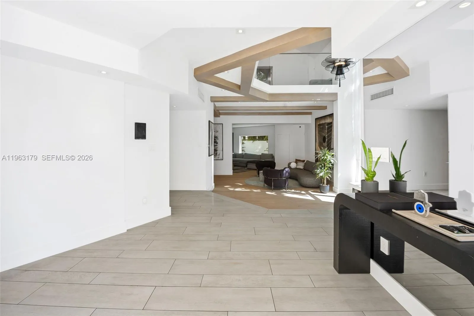 1961 S Oak Haven Cir, Miami FL 33179