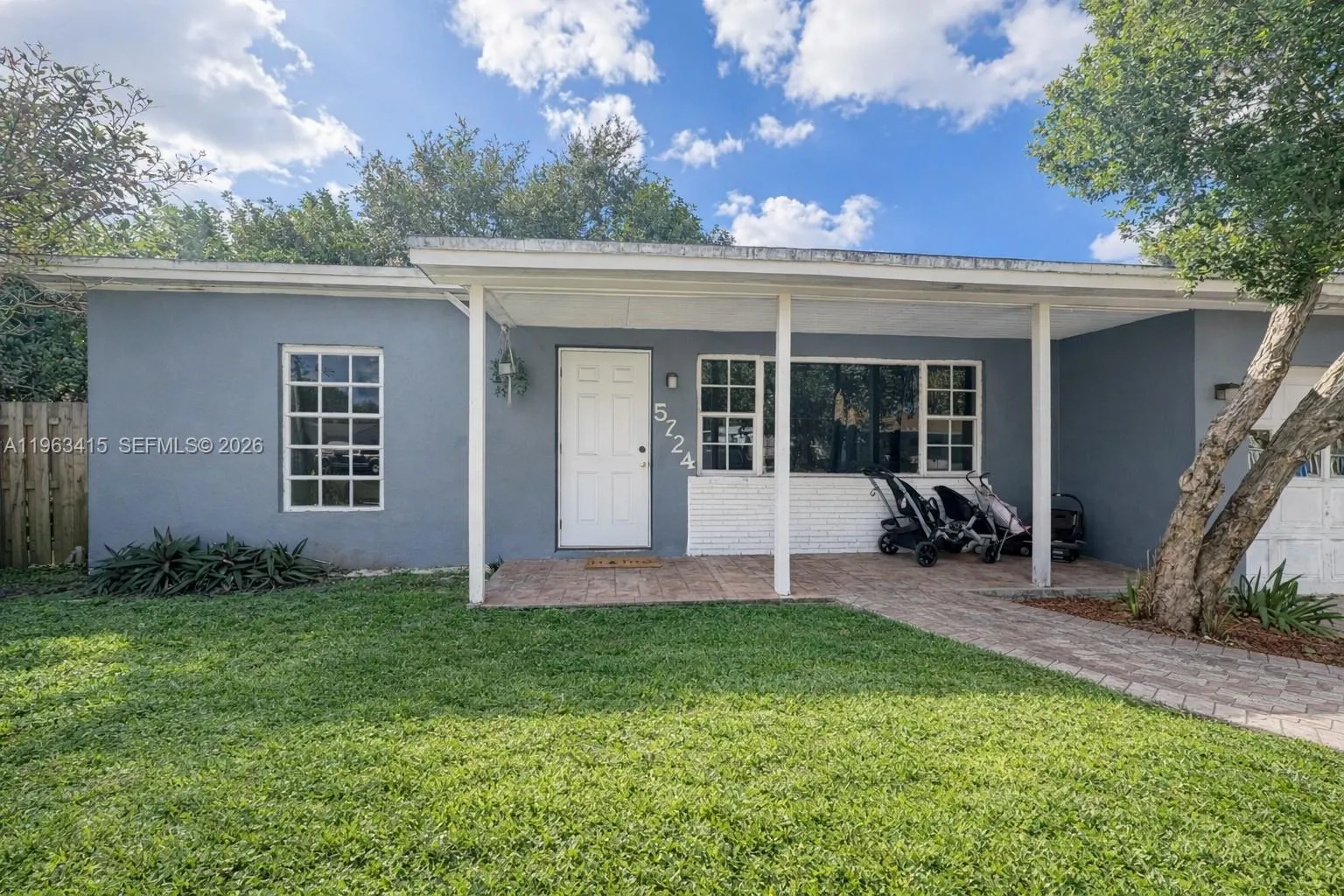 5724 Mckinley St, Hollywood FL 33021