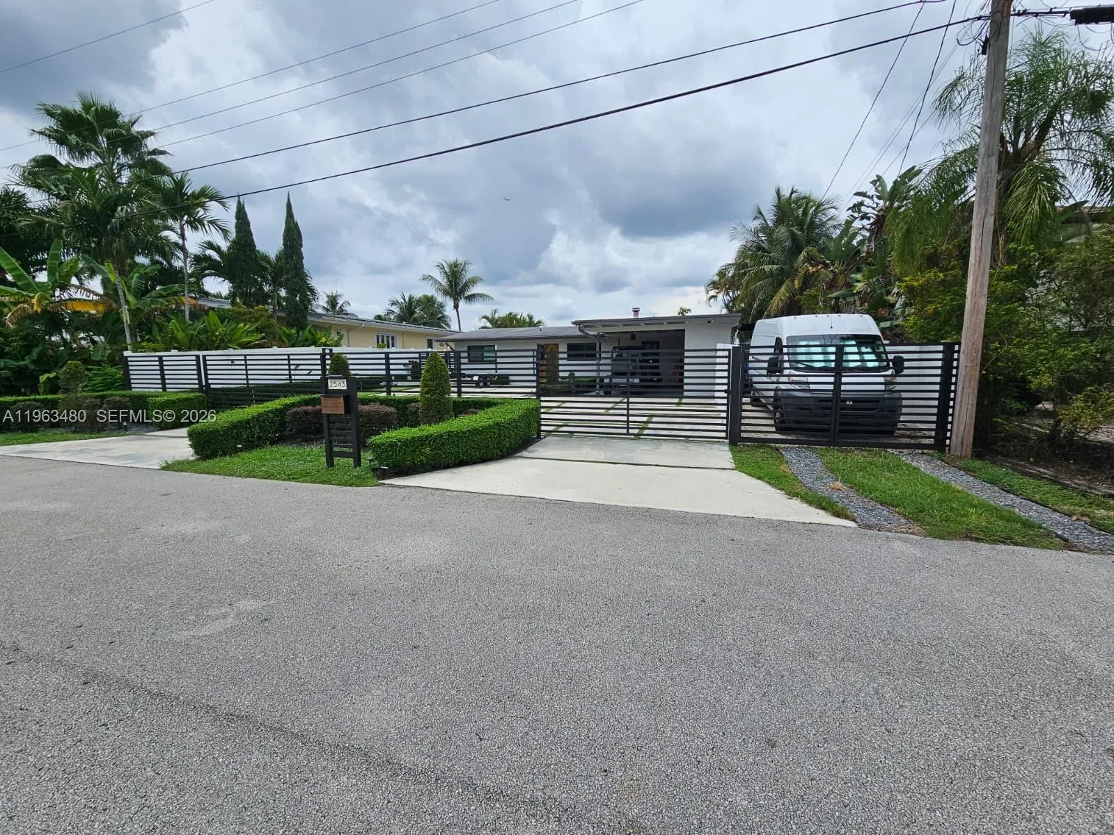 2543 Gulfstream Ln, Fort Lauderdale FL 33312