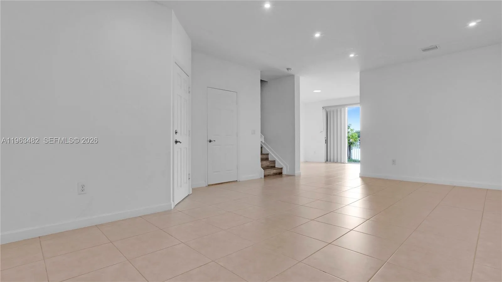 8678 NW 113th Ct, Doral FL 33178