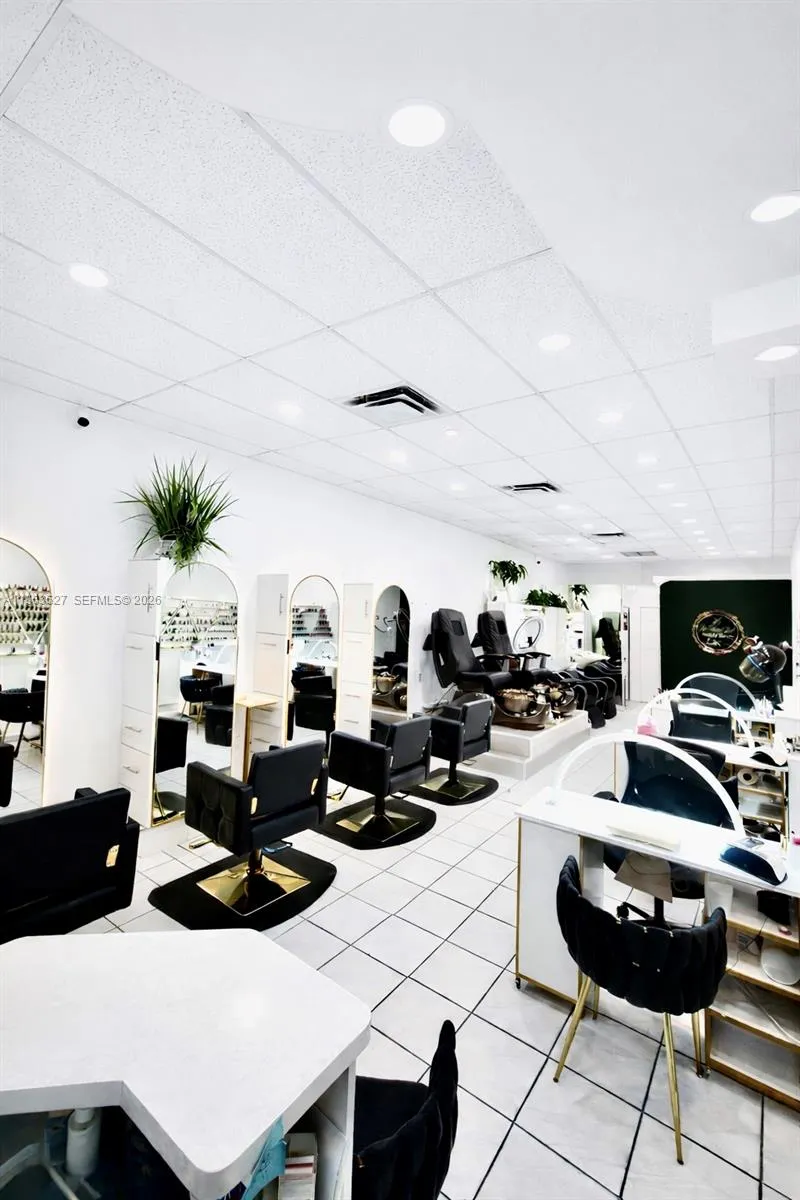 Beauty Salon Flagler St, Miami FL 33144