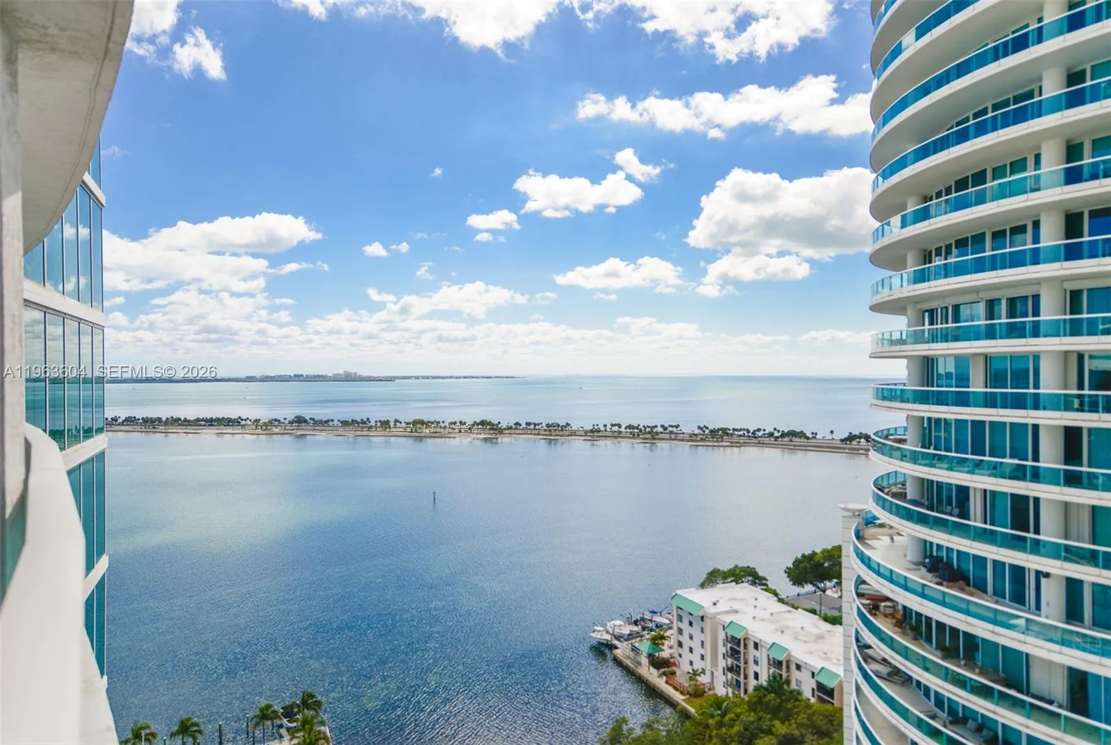 1 bedroom 1 bath for sale at 2101 Brickell Ave # 2009, Miami FL 33129
