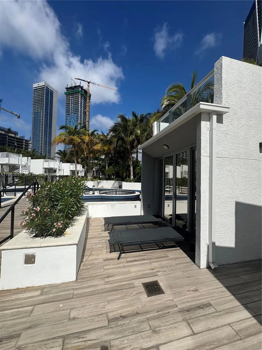 851 NE 1st ave # 7, Miami FL 33132