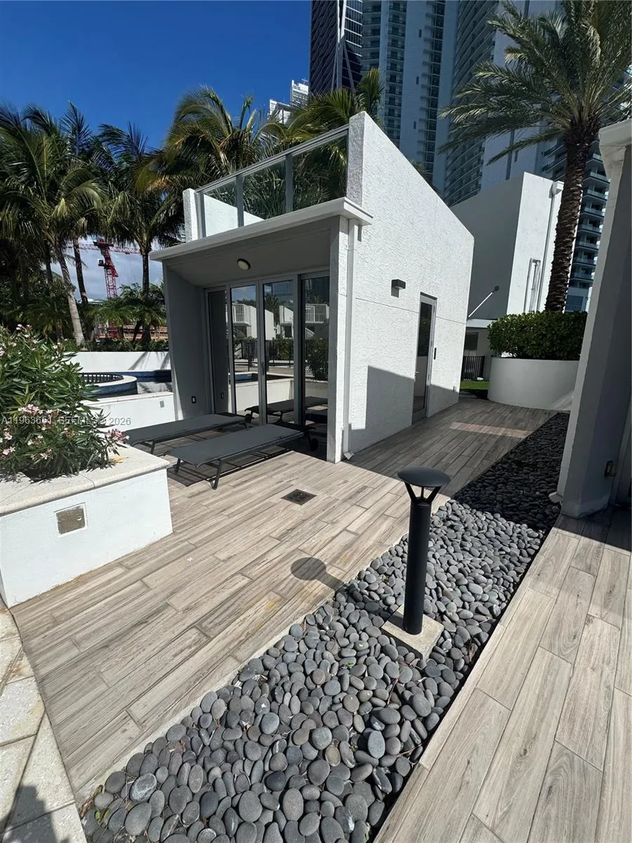 851 NE 1st ave # 7, Miami FL 33132
