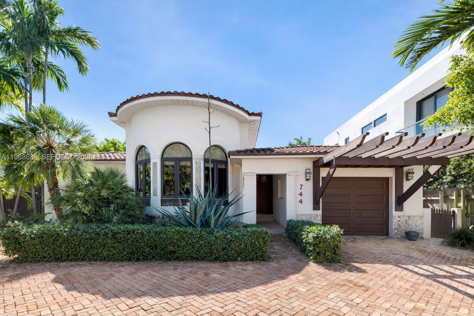 4 bedroom 3 bath for sale at 744 Lakeview Dr, Miami Beach FL 33140