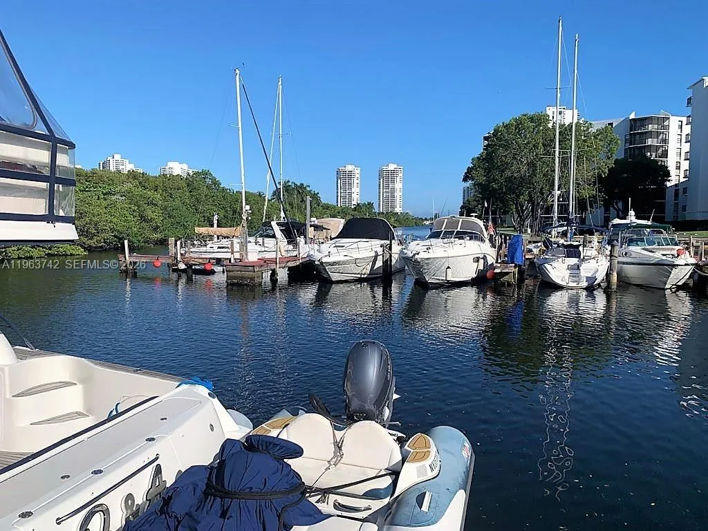3375 N Country Club Dr Slip 5, Aventura FL 33180