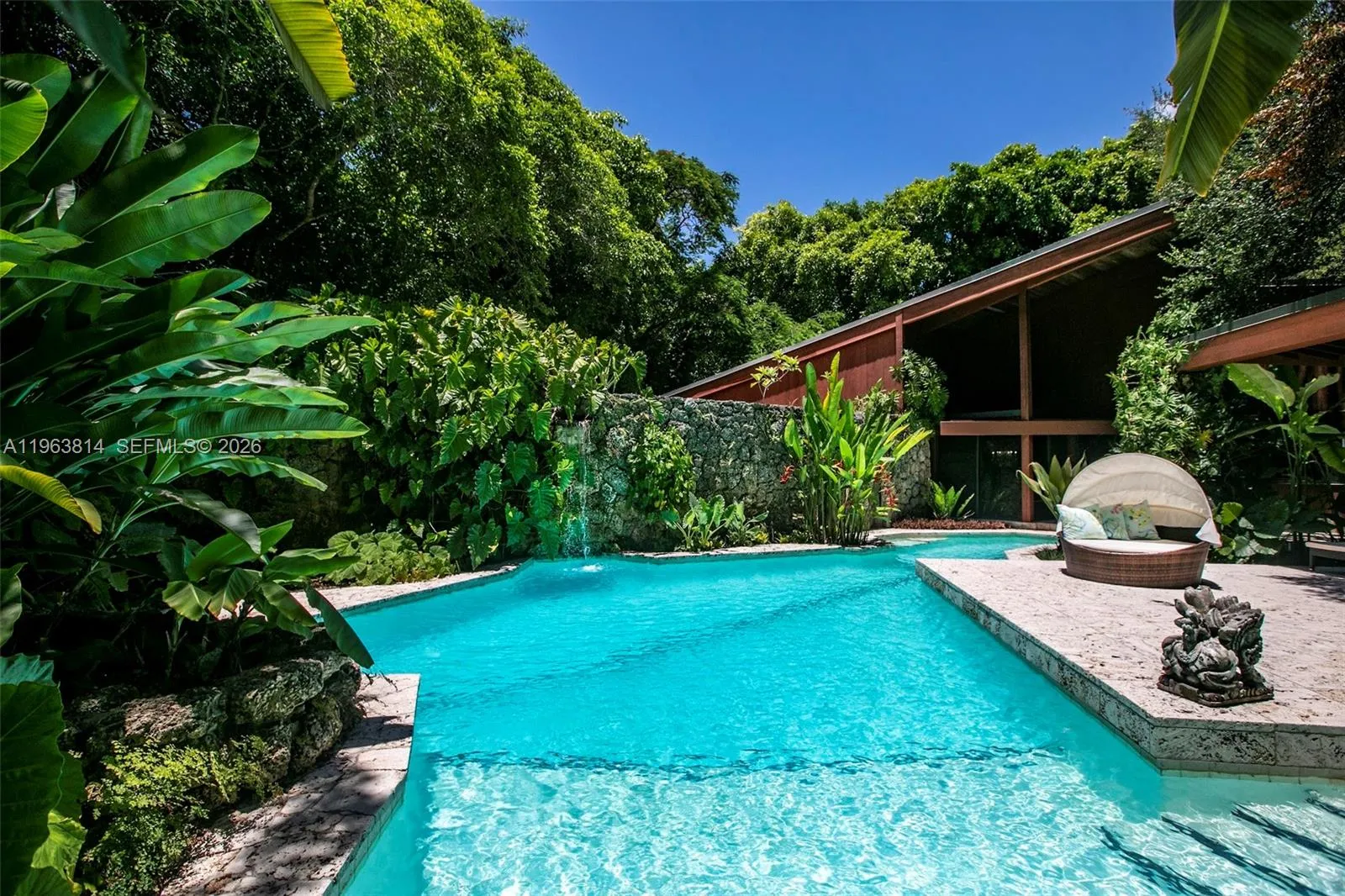 3 bedroom 3 bath for sale at 4895 SW 88th St, Miami FL 33156