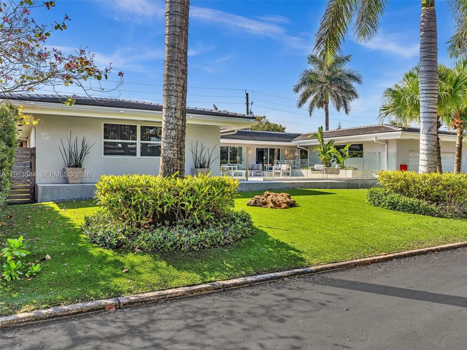 5 bedroom 4 bath for sale at 840 S Southlake Dr, Hollywood FL 33019