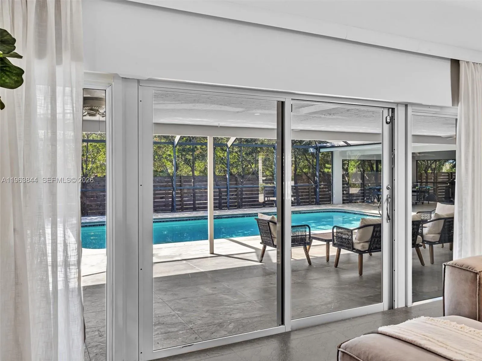 840 S Southlake Dr, Hollywood FL 33019
