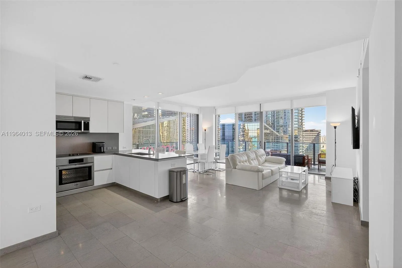68 SE 6th St # 1702, Miami FL 33131