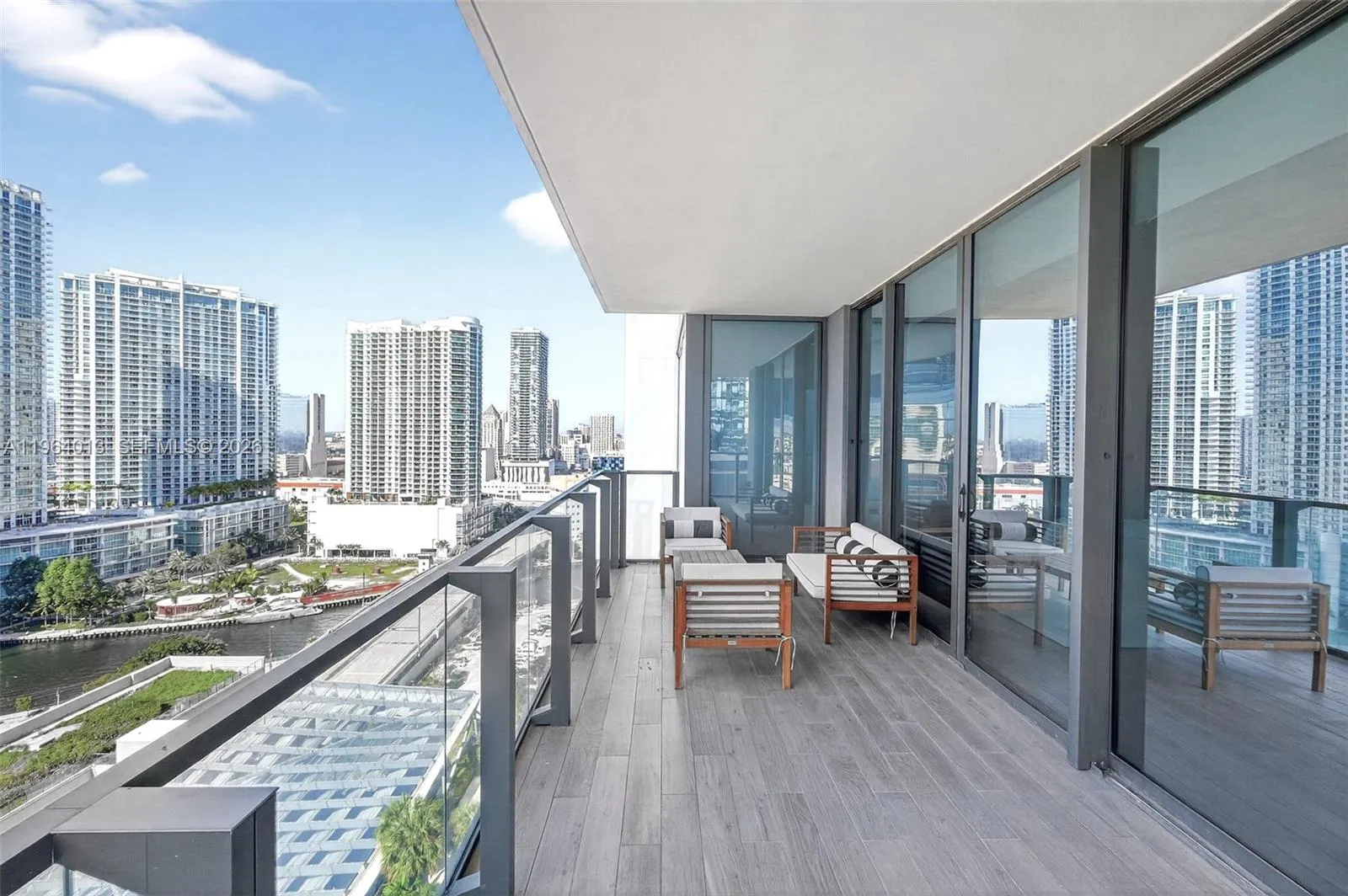 68 SE 6th St # 1702, Miami FL 33131