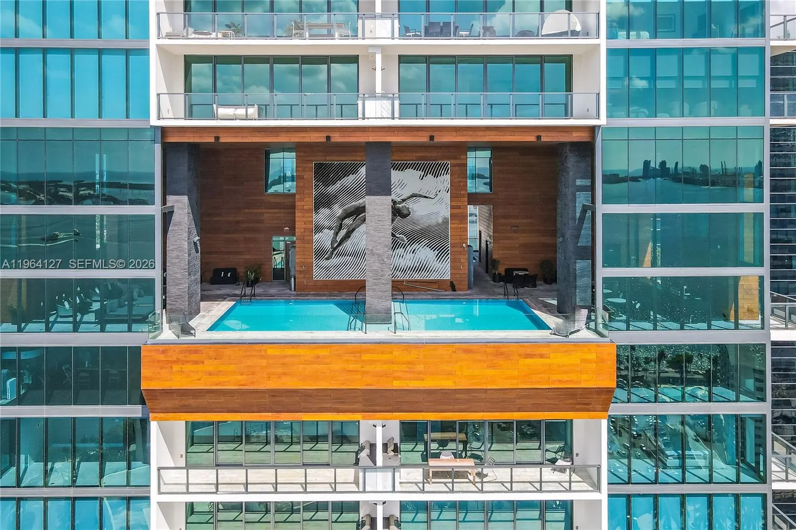 1 bedroom 1 bath for sale at 1451 Brickell Ave # 1004, Miami FL 33131