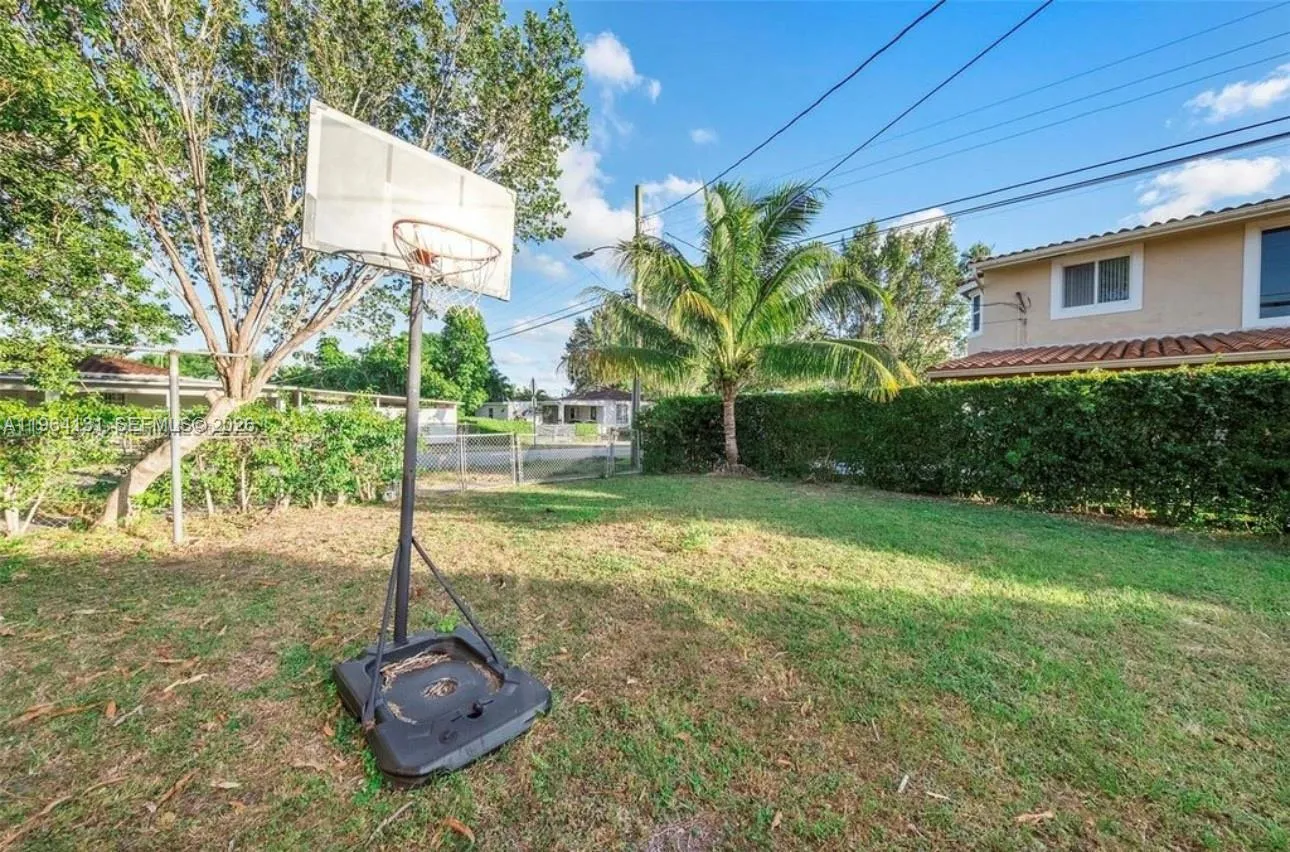 5300 SW 6th St, Miami FL 33134