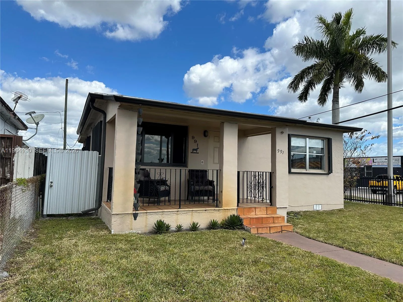 991 E 47th St, Hialeah FL 33013