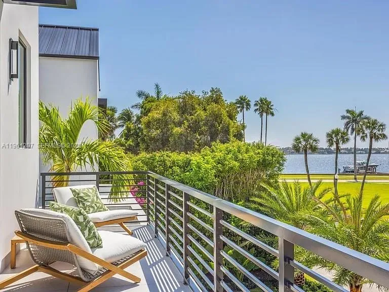 6 bedroom 7 bath for sale at 123 Murray Rd, West Palm Beach FL 33405