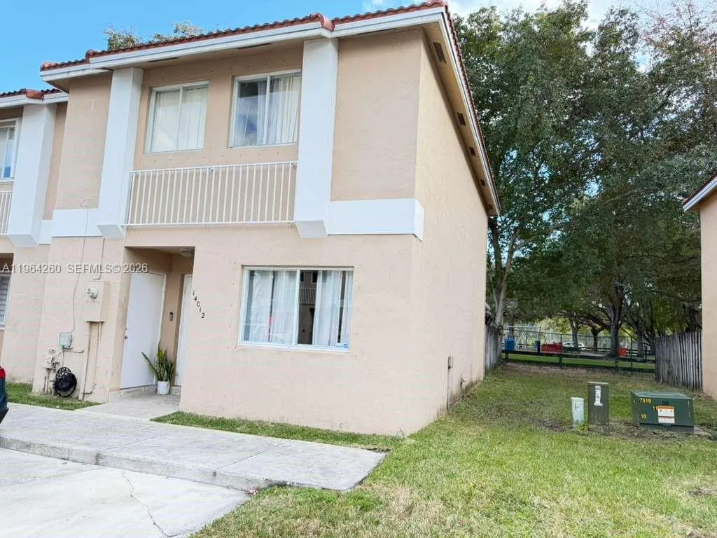 3 bedroom 2 bath for sale at 14012 SW 179th St, Miami FL 33177
