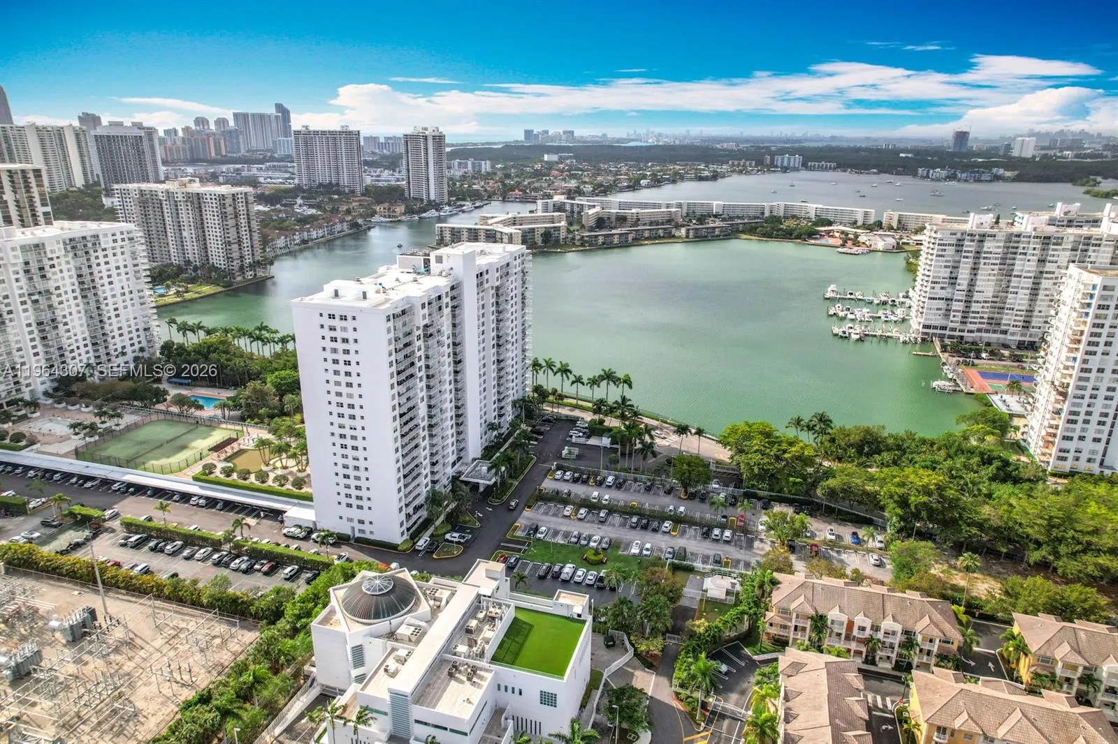 2 bedroom 2 bath for sale at 2801 NE 183rd St # 1504W, Aventura FL 33160