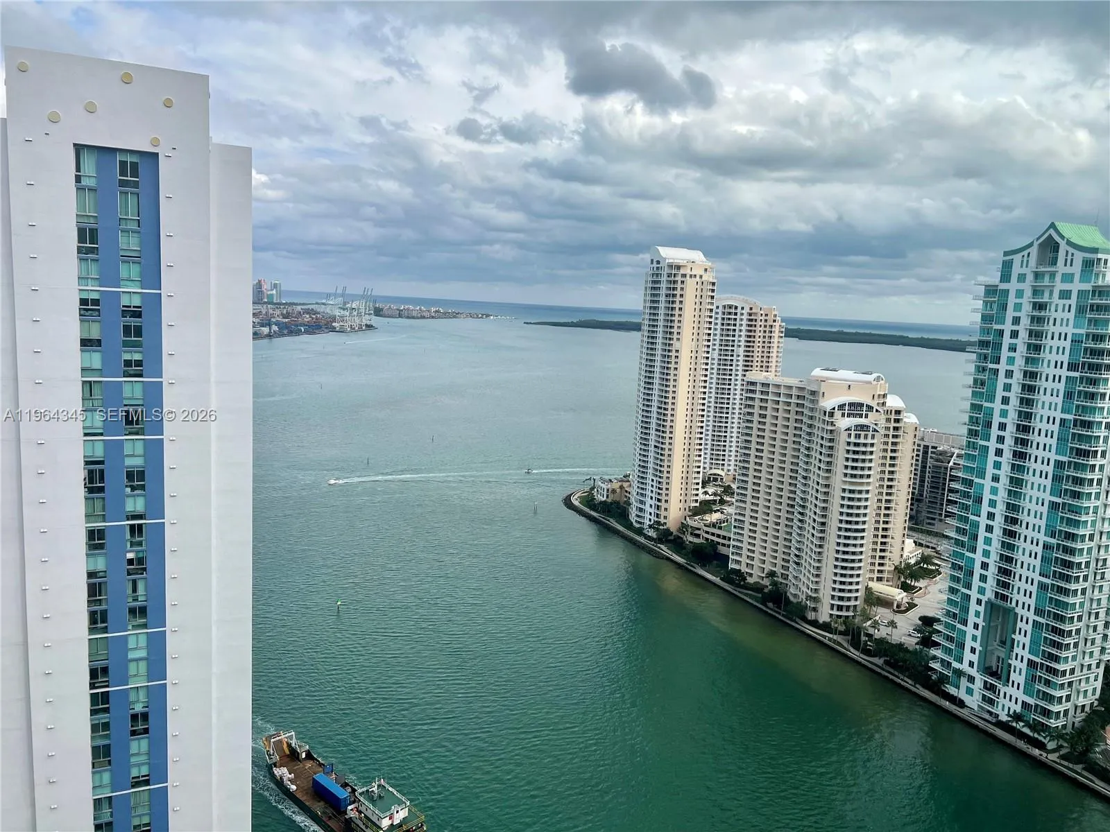 2 bedroom 2 bath for rent at 300 S Biscayne Blvd # 3614, Miami FL 33131