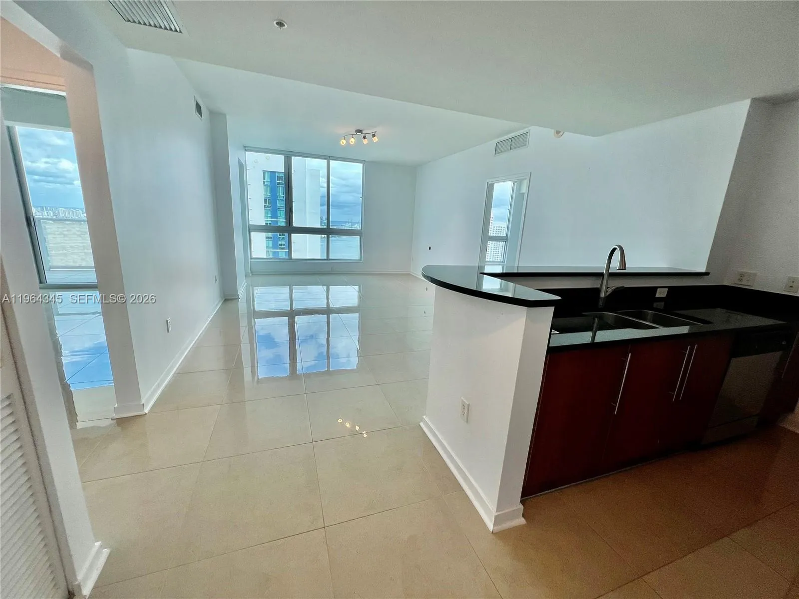 300 S Biscayne Blvd # 3614, Miami FL 33131