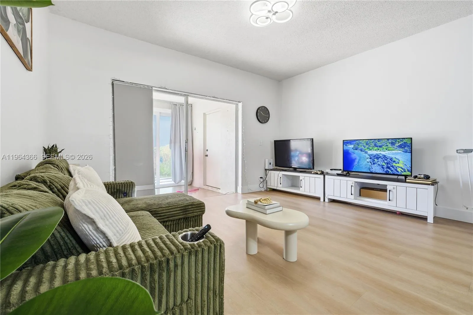 2 Simonton Cir, Weston FL 33326