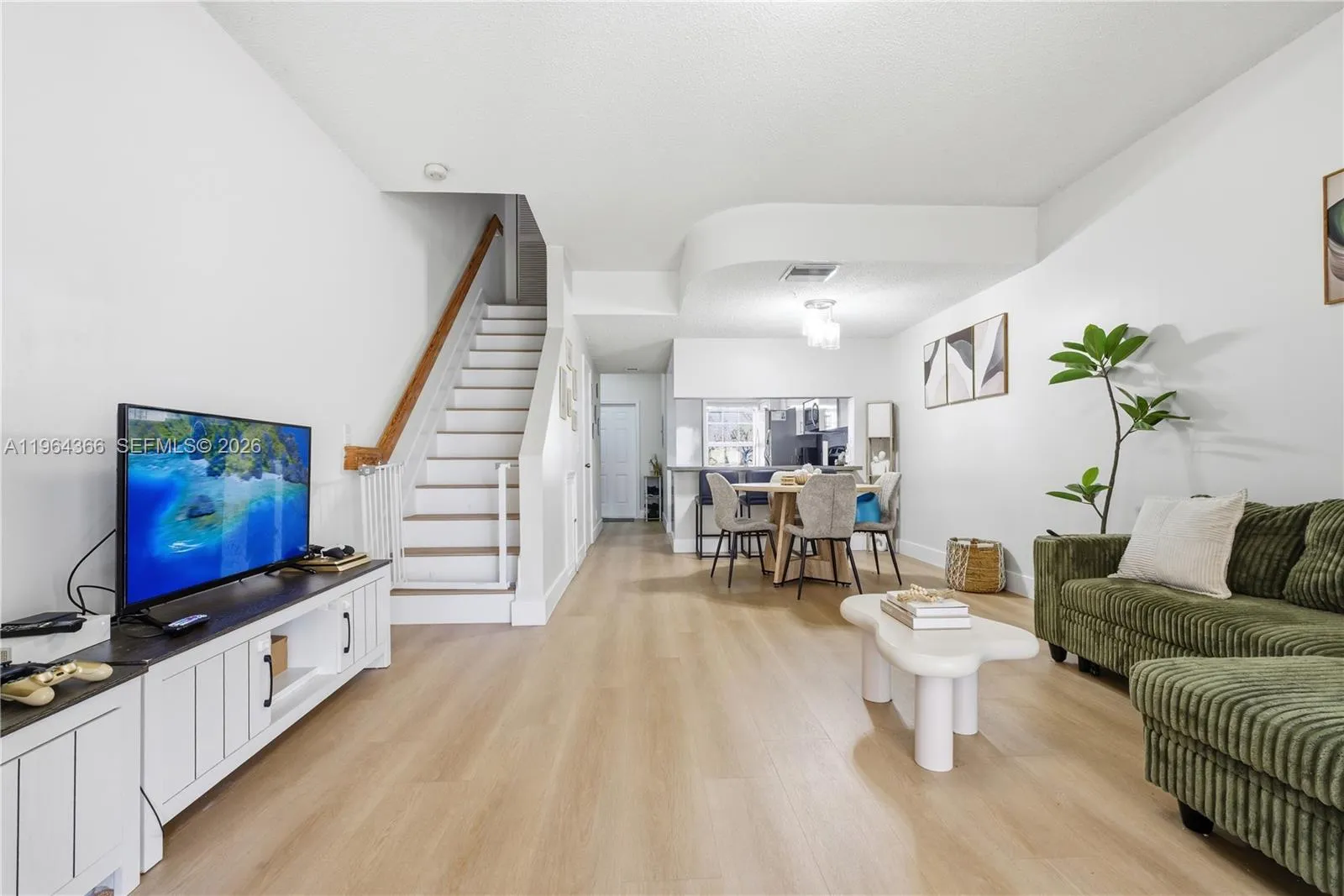 2 Simonton Cir, Weston FL 33326