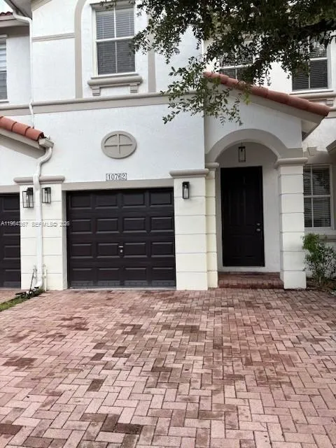 10762 NW 80th Ln, Doral FL 33178