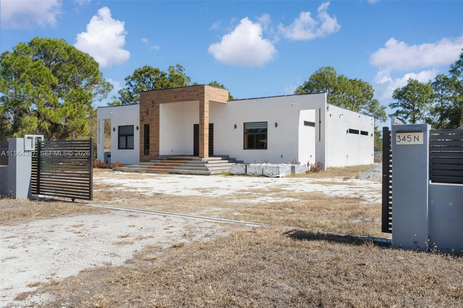 345 N Jinete St, Clewiston FL 33440