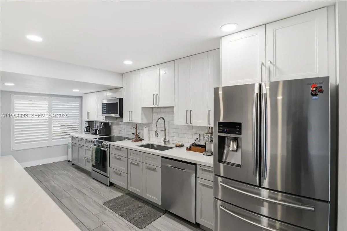 4 bedroom 2 bath for sale at 958 Mockingbird Ln # 514, Plantation FL 33324