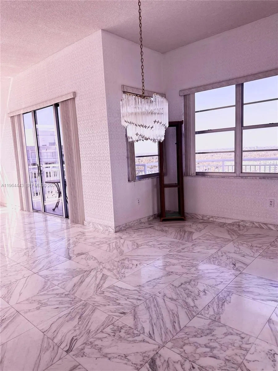 2 bedroom 2 bath for sale at 18051 Biscayne Blvd, Aventura FL 33160