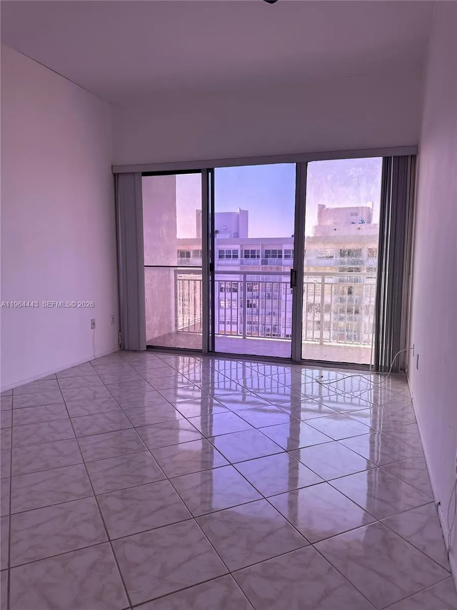 18051 Biscayne Blvd, Aventura FL 33160